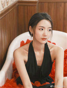 《亚洲 欧洲 日韩 综合在线-大院里的女人们》