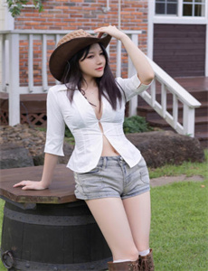 《huangshewangzhan-女朋友的妺妺2HD中字》